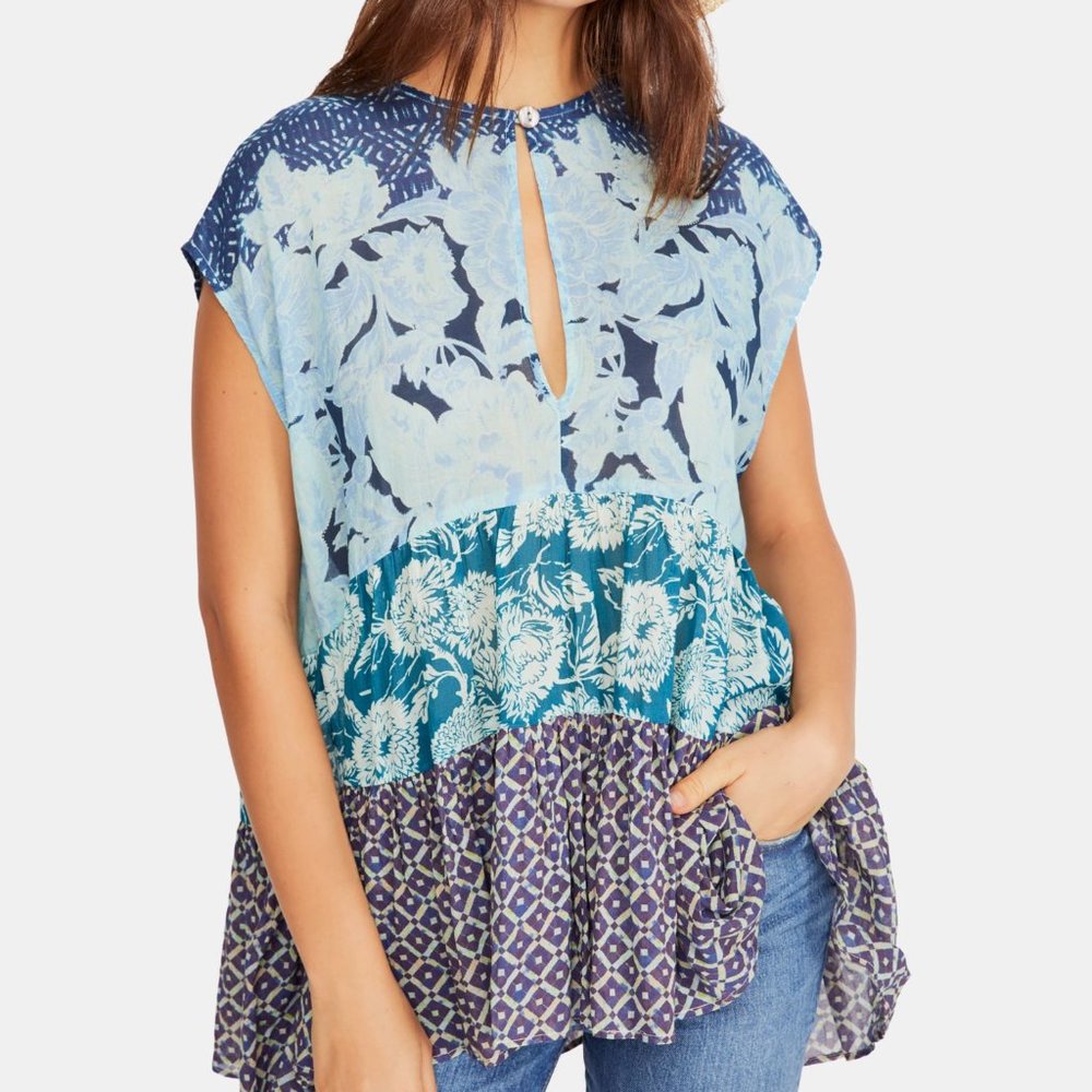 Free People Women's Blue Ruffled Printed Cap Sleeve Keyhole Top Size Large